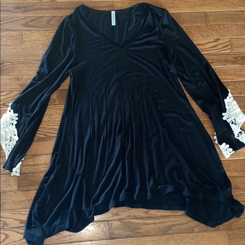 Black Belle Sleeved Tunic